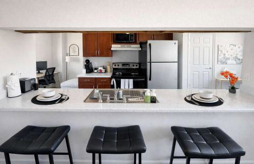 2BR Urban Loft Haven - Rooftop Games & Fitness - Foto 4