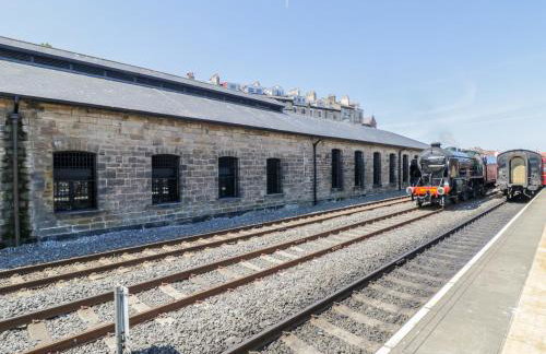 Evening Star Engine Shed - Photo 3