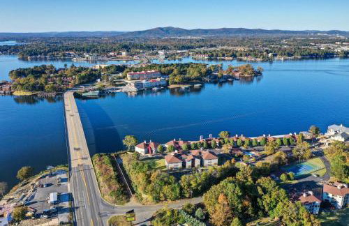 Pool and Dock Access Lakefront Hot Springs Condo! - Foto 42