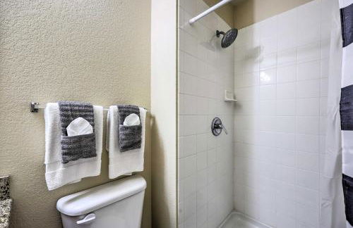 Walk to Lake Townhome with Hot Tub in Afton! - Foto 27