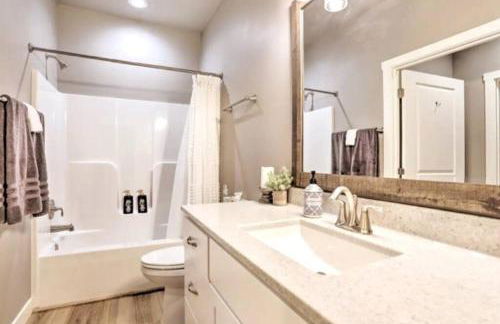 NEW! Cozy & Modern Spearfish Home Near Downtown! - Foto 31