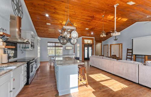 Spacious Foley Retreat Sleeps 12 Game Room Theater - Photo 9