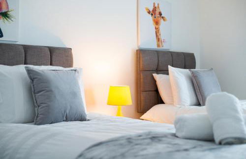 City Access - 3 Beds - Parking - Smart TVs - Foto 12