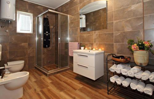 Apartment Milenka - Four Bedroom Apartment with Terrace - Photo 32