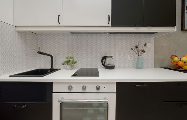 Modern Studio With Balcony by Renters - Photo 8