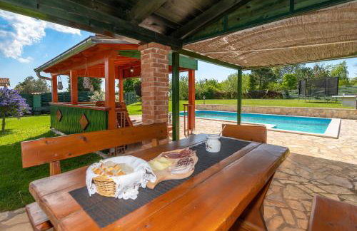 Villa Vrt, a private and fully fenced forest retreat - Photo 24