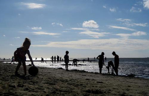 Lüttje Huus Frieda mit Strandkorb am Strand von Mai bis September - Photo 26
