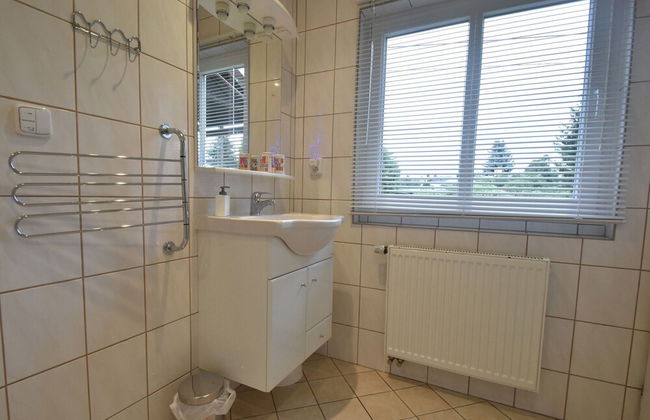 Serene Holiday Home in Mladé Buky with Private Pool and Trampoline - Foto 12