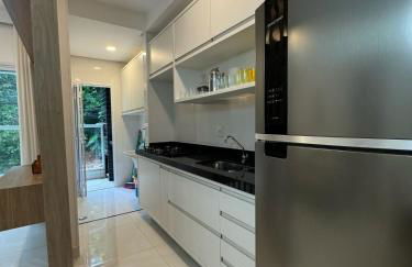 Apartamento novo a 350 m da praia das Toninhas em Ubatuba - 2 dormitórios sendo 1 suite, piscina, varanda gourmet com churrasqueira, ar condicionado, cozinha completa, garagem privativa - Foto 10