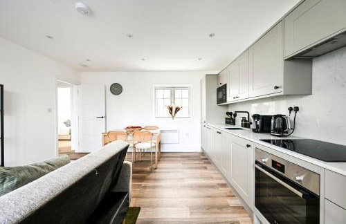 Historic 2-Bed Hideaway Near Hampton Court Palace - Foto 15