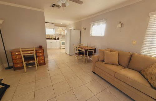 Cottage on Walking Distance To Nokomis Beach - Foto 10