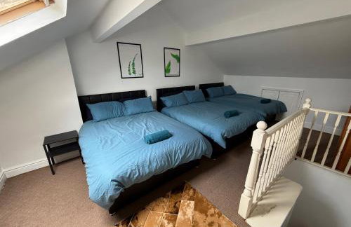 Leeds Serviced Accommodation - Apartments - 3 Bed House-Close To Centre -M621 & M1 - Contractors - Business Travellers - Families - Photo 7