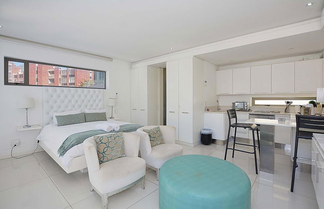 Villa Bleu Blanc in Camps Bay With Pool and Views - Foto 22