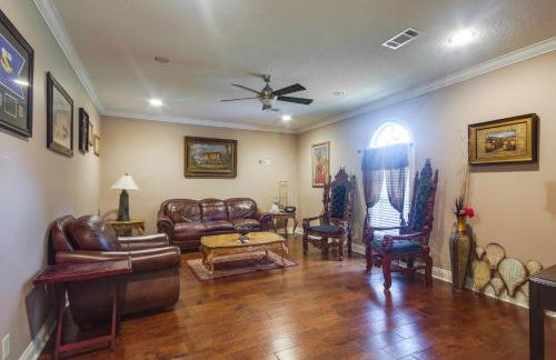 Homey Greenwood Getaway with Patio and Backyard - Foto 5