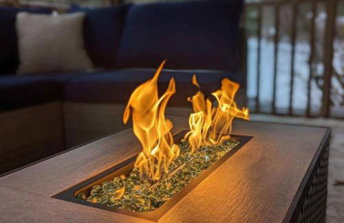 Delight: Bold & Bougie! Sleeps 12! Downtown Boyne - Foto 49