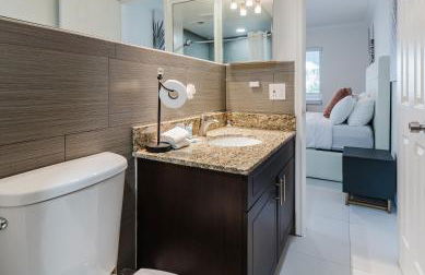 Serene Waterfront 2BR 2BA with Intracoastal Views, Pool, Balcony, Parking - Foto 30