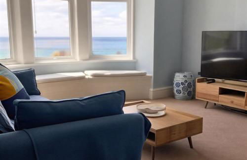 Spacious flat - fabulous sea views & walk to beach - Foto 1