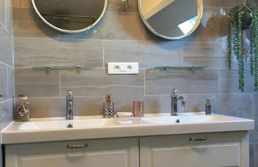 Maison spacieuse avec jardin et feu de bois et parking gratuit pour 3 voiture - Foto 8