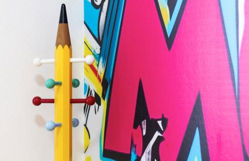 Black & White or Pop Art - Design Apartments with Parking & WiFi - Photo 35