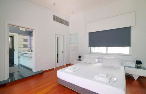 Luxury Villa with Pool, BBQ & Garden in Vouliagmeni - Foto 12