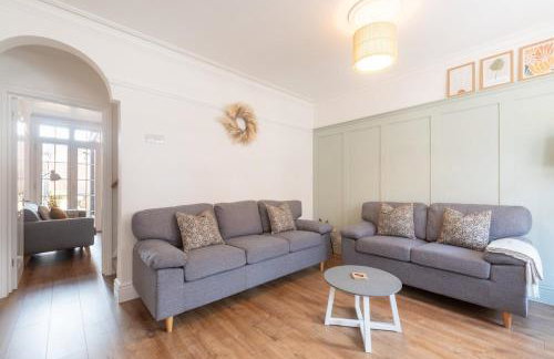 Stylish Caversham Town-House Free Parking & Garden - Photo 4