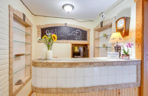 Spacious Yellowstone River Retreat with Trails! - Foto 5