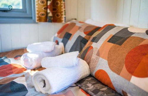 The Hideaway Hut - 1 Bed Shepherds Hut - Hereford - Photo 121