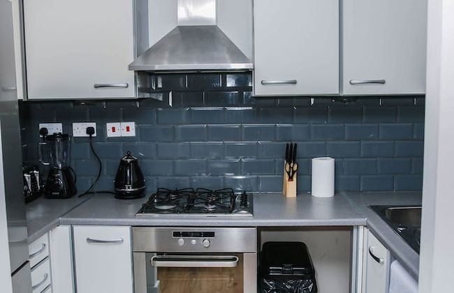 Riverside 2 Bed Apartment - Foto 16