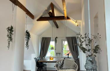 Charmante Dachgeschosswohnung in Lage - Foto 1