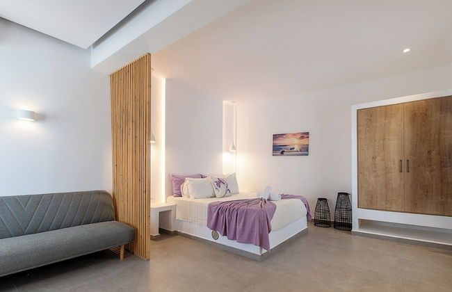 Santorini Villatzio Suites - Photo 15