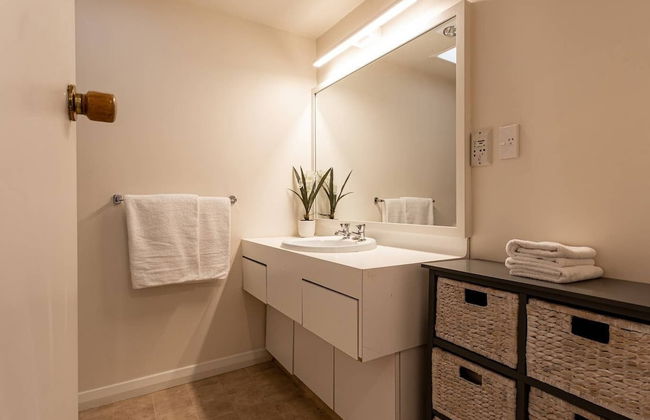 Amazing Lake View Spacious Townhouse with Parking - Photo 21