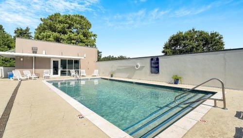 Bywater 2BR w Pool, Gym & King Beds - Foto 4