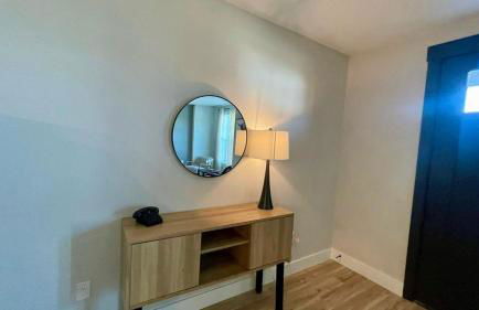 Loop, New Luxurious Large 3BR House, Sleeps 11 with Free Parking - Photo 11