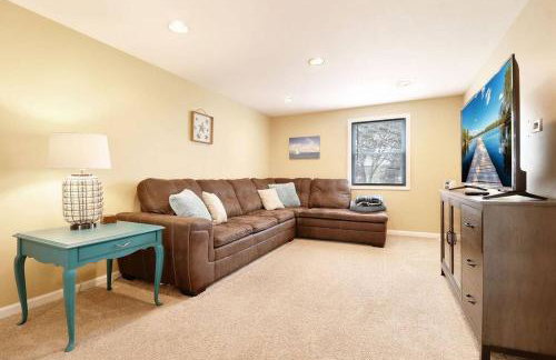 Chain O Lakes Nautical 4Bed 3Bath Waterfront with Bonus Room, Large Deck and Hot Tub - Foto 52