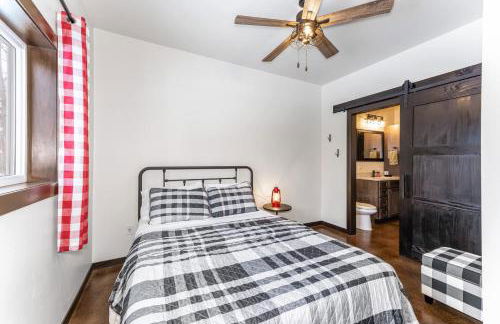 Snowy Paws on Lac Vieux Desert - Photo 12