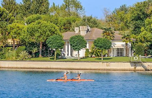 3 Bedroom Nice Home In Albarella Ro - Foto 45