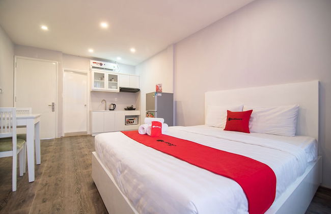 RedDoorz Plus near Tan Dinh Market 2 - Photo 8