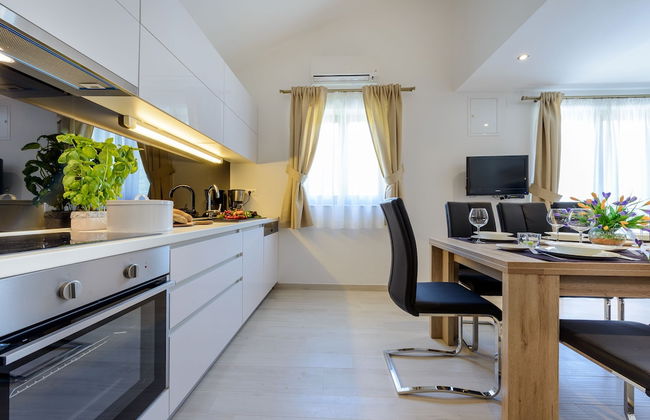 Holiday Home with Private heated Pool, Sea view & Basketball Court - Foto 8