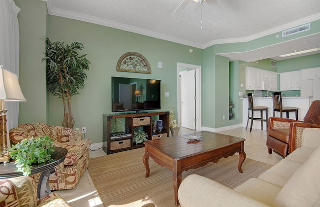 Tropical High-Rise Condo with Beachside Pool Access and Free Poolside WiFi - Unit 2004 by RedAwning - Foto 12