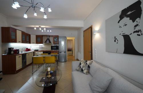 Garden Apartment next to the Mall -Private Parking - Photo 12