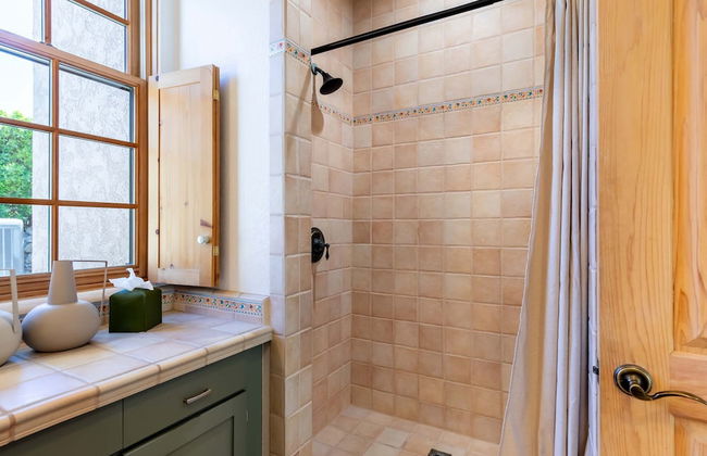 LUX - Historic Tennis Club Enclave - King Beds - Foto 26