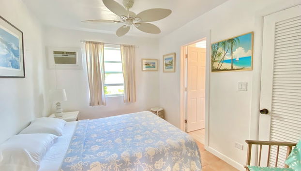 Coastal Haven: Newly Renovated Beachfront Cottage With Pool - Foto 3, Habitación