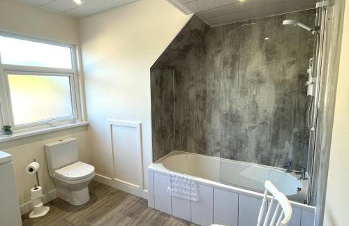 Beautiful 5BR Rural Cottage with Outstanding Views - Pass the Keys - Foto 30