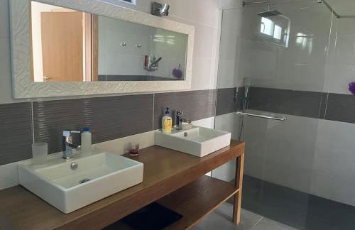 Moradia com piscina no Caniço - Foto 2