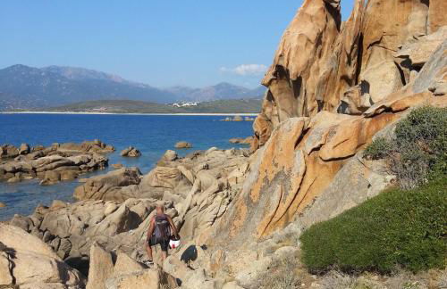 Appartement T2bis Sartène 60m2 avec jolie terrasse de 25m2 et vue panoramique mer et montagne sur le Golfe du Valinco - Quartier calme à 10mn à pied du centre ville - Idéal pour 4 personnes et possibilité de 6 couchages - Place de parking réservée - Foto 30