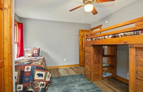 4 BR Mountain Cabin with Hot Tub & Fire Pit in GA - Foto 22