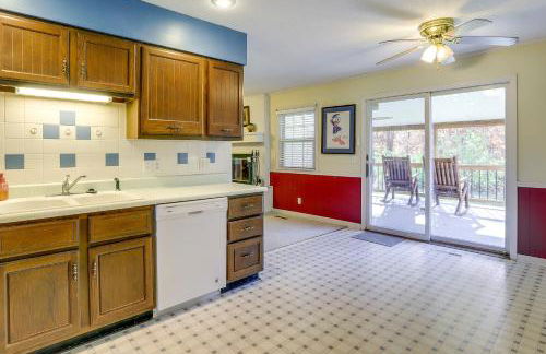 Charming Paris Home with Porch Hunt and Unwind! - Foto 9