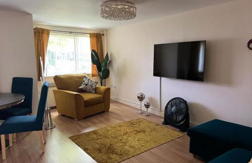 Modern Beautiful Gated Two Bed Apartment - Foto 6