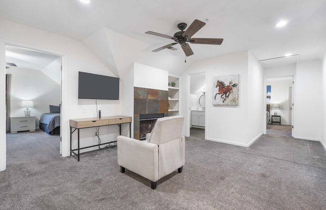 Foggy River Retreat For 16! - Photo 4