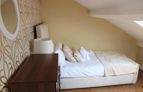 York Place Beautiful Apartment 5 Bedrooms Sleeps 9 - Foto 5